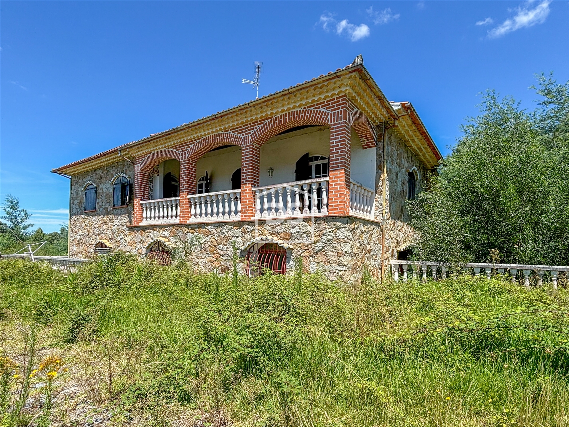 Farmhouse T4 with 11,000 m² in Monção, ideal for your tourism project