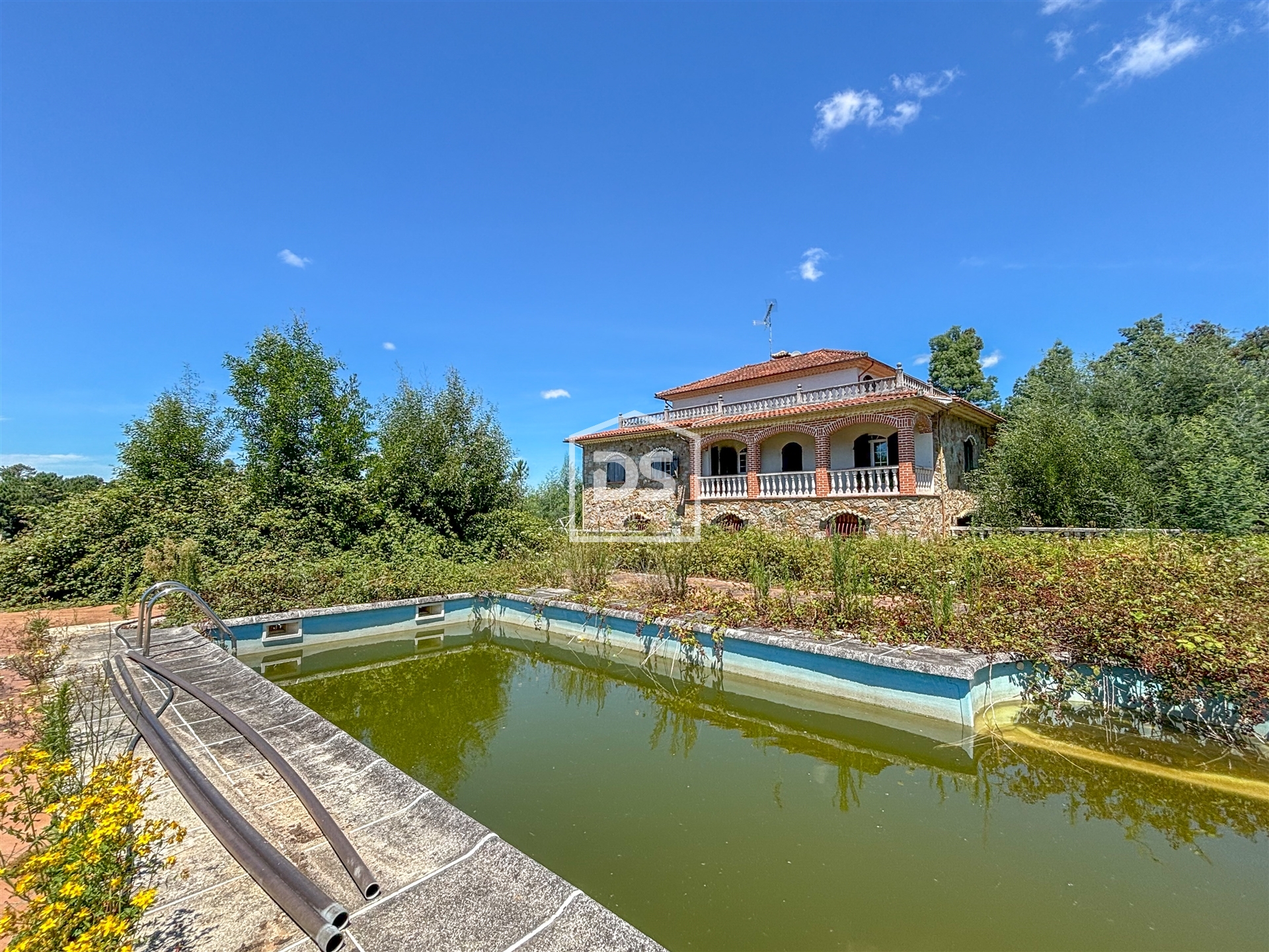 Farmhouse T4 with 11,000 m² in Monção, ideal for your tourism project